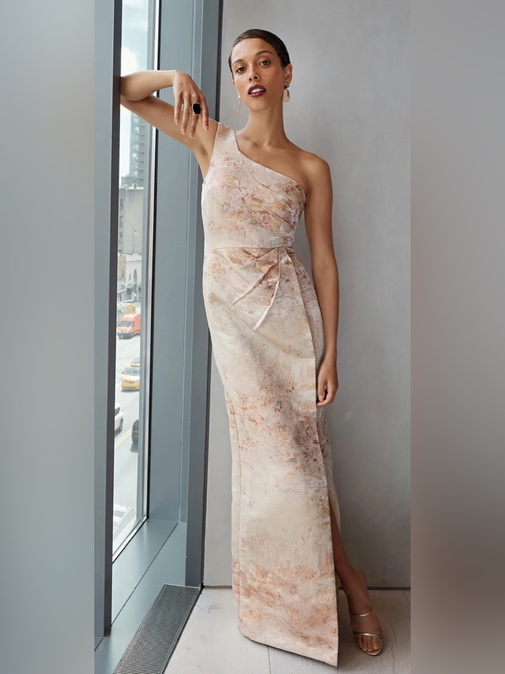Kay Unger One-Shoulder Marble Print Gown in Soft Beige and Blush size 4